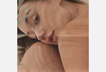 Light Grey Minimalist Skin Types Instagram Post (Witryna internetowa)
